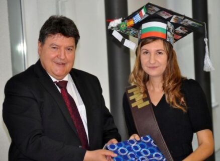 Zum Artikel "Erfolgreiche Dissertation: Zoya Hadzhieva"